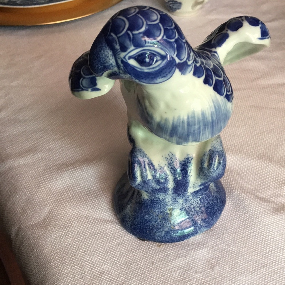 Blue white parrot bird chinoiserie vintage